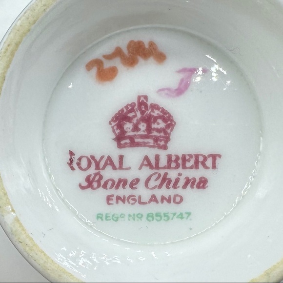 Royal Albert Roses Gold Lace Tea Cup Saucer Set Bone China England - Picture 5 of 5